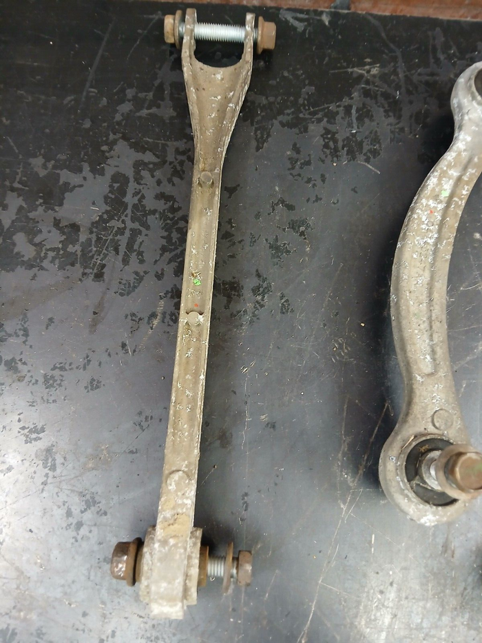 06-14 Charger 300 Passenger RH Suspension Control Arm Set 04743240aa 04743247aa