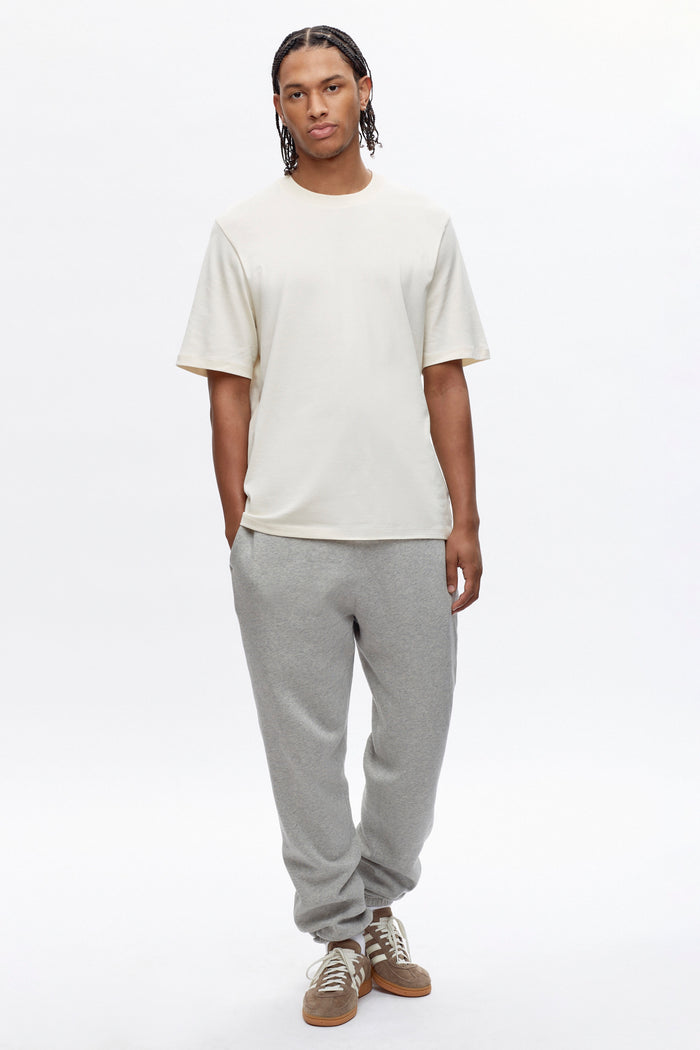 Ethan is 6ft 3in, a regular size M and wearing a M.