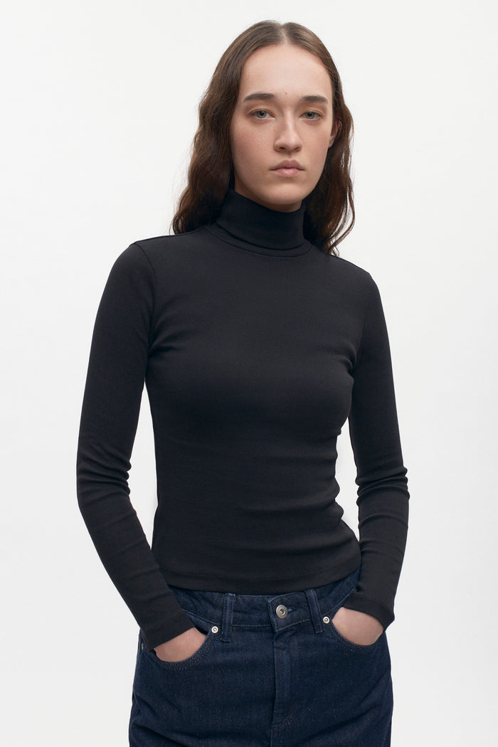 Women's Fitted Turtleneck in Black