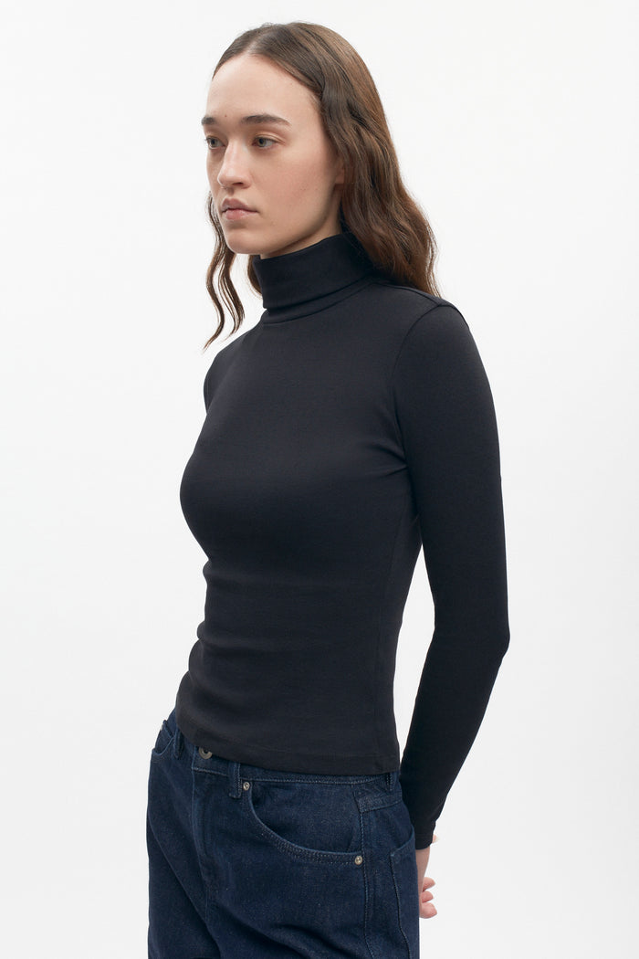 Women's Fitted Turtleneck in Black
